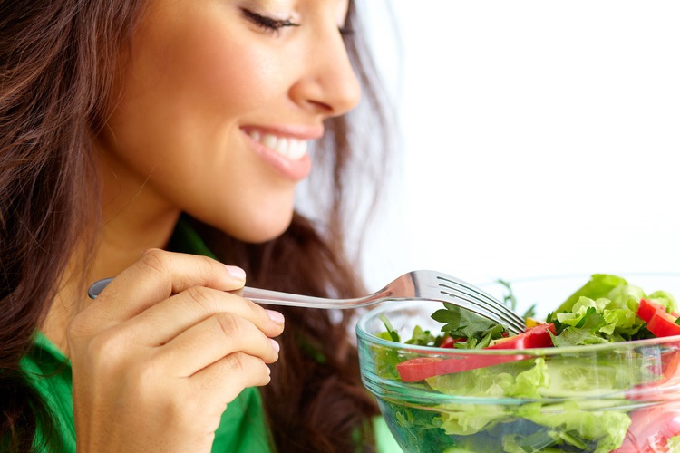 Alimentos para mejorar tu cabello y que esté sano y fuerte